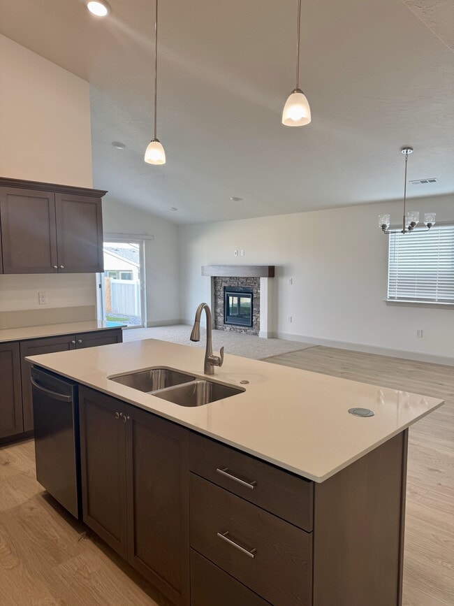 Photo - 1694 Wilson St