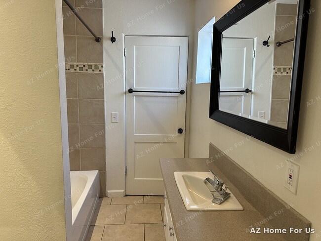 Photo - 2037 N 21st Pl
