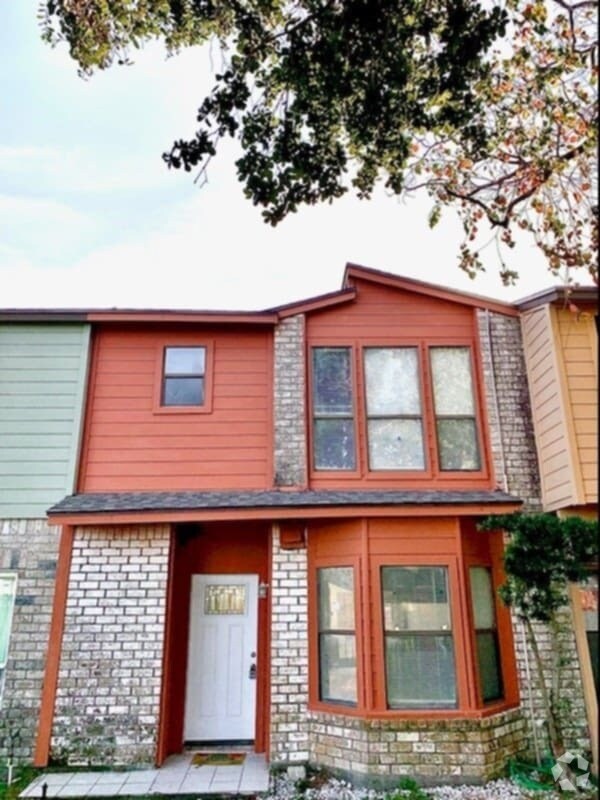 Building Photo - 2902 St Joseph St Rental