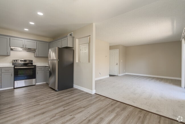 2BR, 1BA - 848SF - Dining Room - Autumn Run Apartments