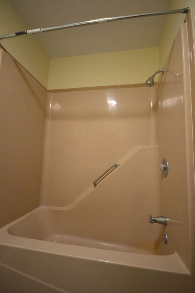 Photo - Pike Apartments Unit E