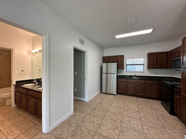 Building Photo - 1045 Villas LLC (1035 NE 10th Ave) Unit 3