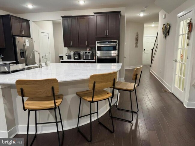 Photo - 16 Lochiel Ln