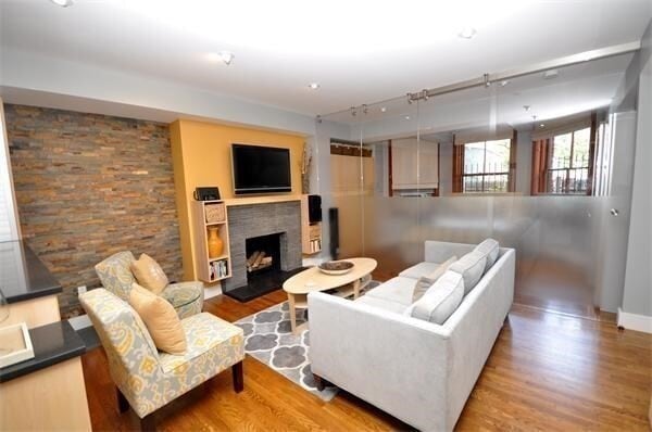 Photo - 396 Beacon St Unidad 7 Rental