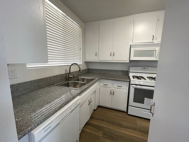 Photo - 7351 Variel Ave