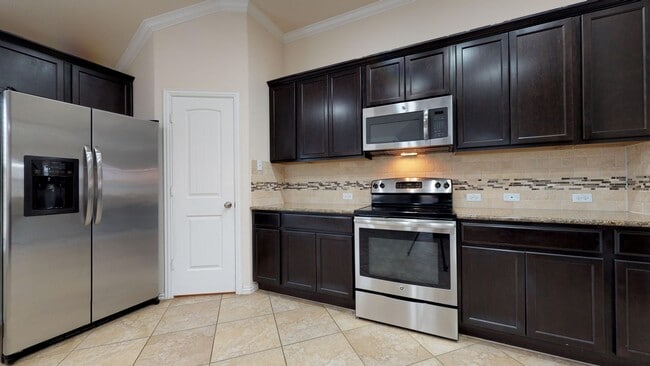 Building Photo - AMAZING 4 BEDROOM IN WHITE ROCK ESTATES FR... Rental