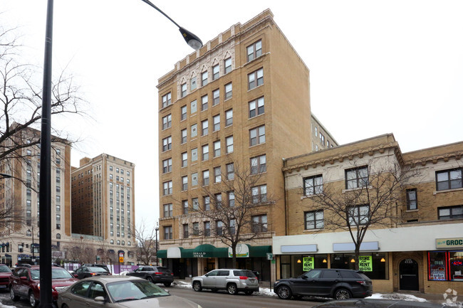 Emerald Tower - Emerald Tower Apartments