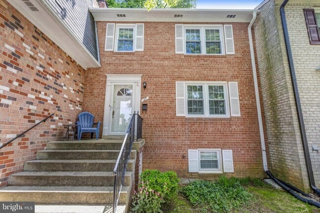 Building Photo - 27 S Abingdon St Rental