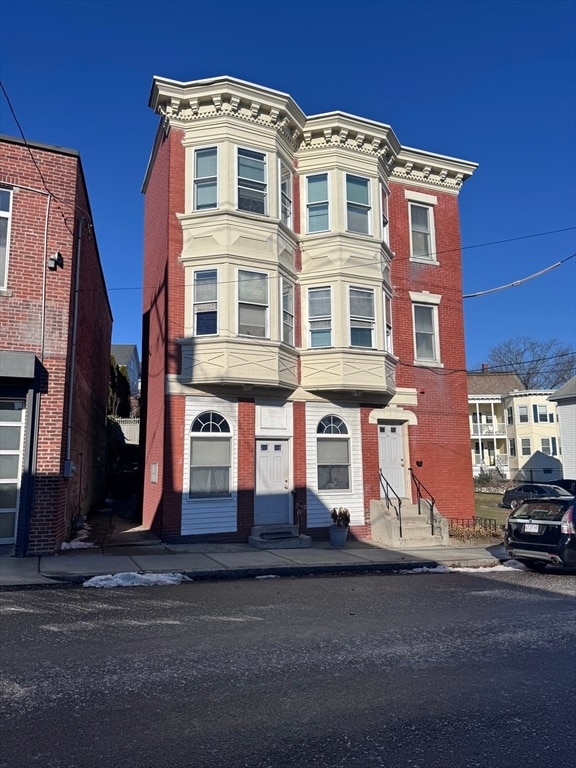 Building Photo - 36 Endicott St Unit 1R