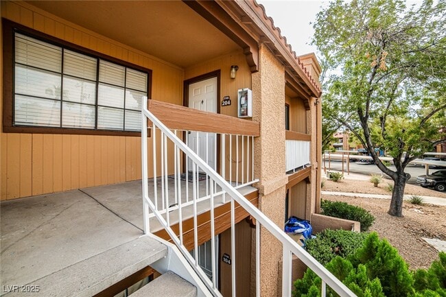 Building Photo - 5166 S Jones Blvd Unit 204