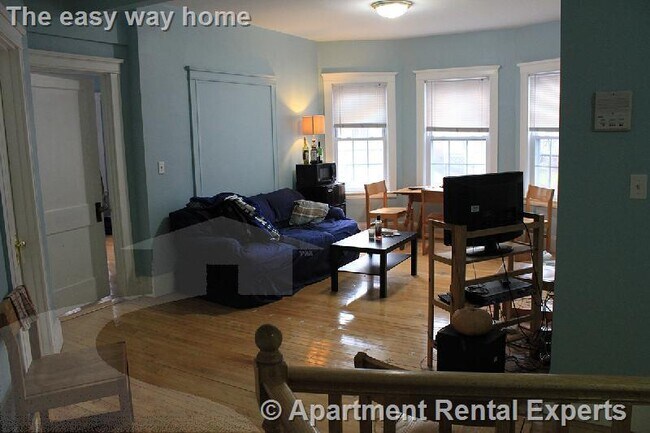 Building Photo - 154 Magazine St Rental