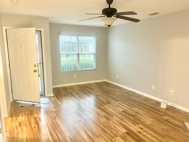 Photo - Charming 3BR Townhouse Near Shopping & Doctors Hospital