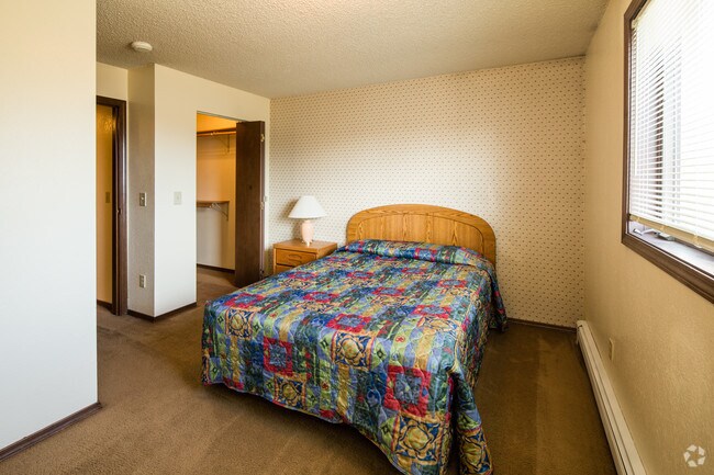 1BR, 1BA - 800SF
