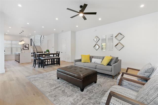 Photo - 2513 N Winnetka Ave