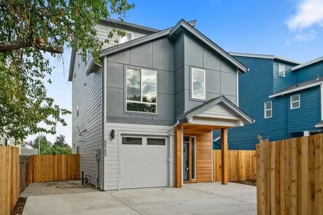 Photo - Bright & Beautiful Updated 4 bed, 3.5 bath in the Heart of the Brentwood-Darlington Neighborhoods