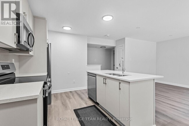 Photo - 301 Glenroy Gilbert Dr