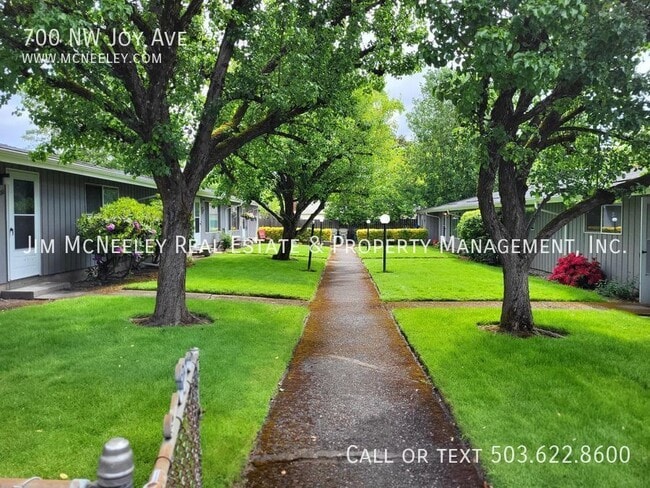 Photo - 700 NW Joy Ave
