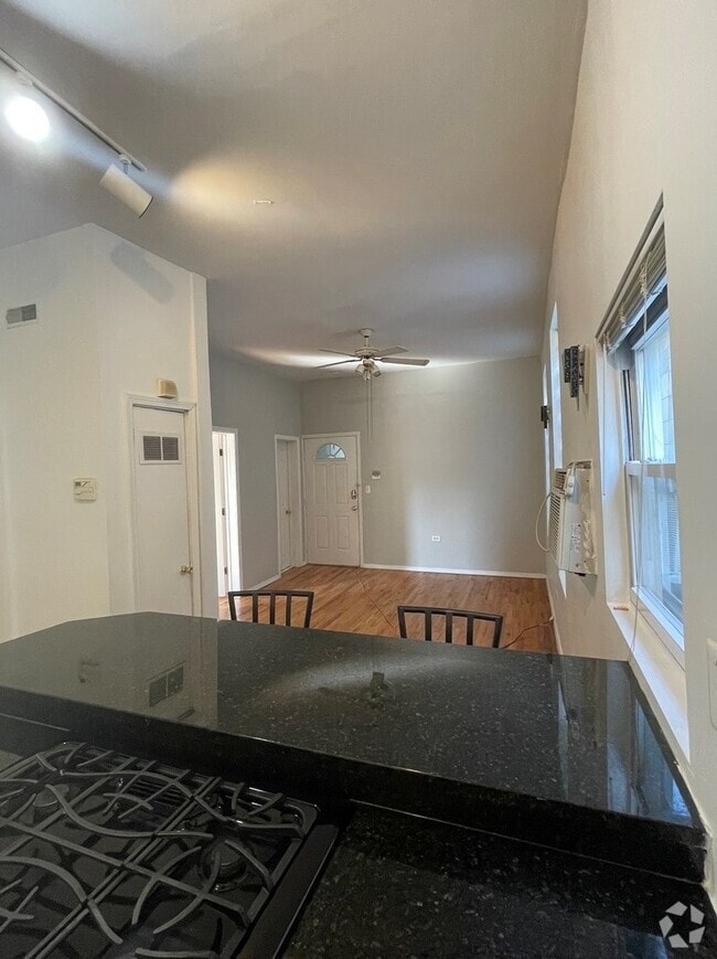 Building Photo - 2321 W Belmont Ave Unit 1R Rental