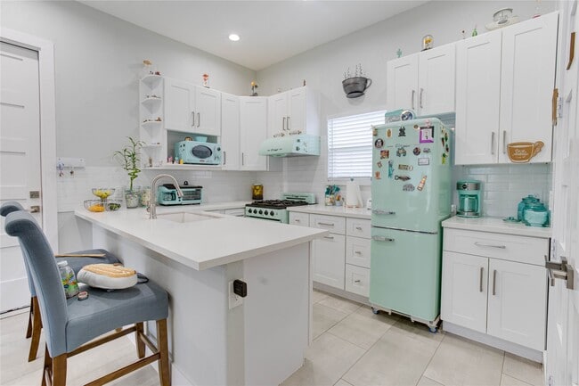 Building Photo - 4821 1st St