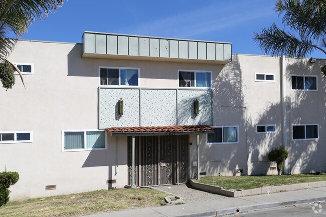 Photo - Cuesta Del Mar Apartments