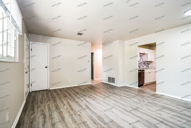 Photo - 5203 Drivemere Rd