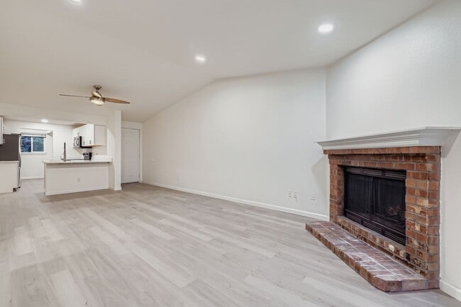 Photo - Beautiful 2Bed/1.75Bath in an Exclusive Community in the heart of Kirkland! Unit E222