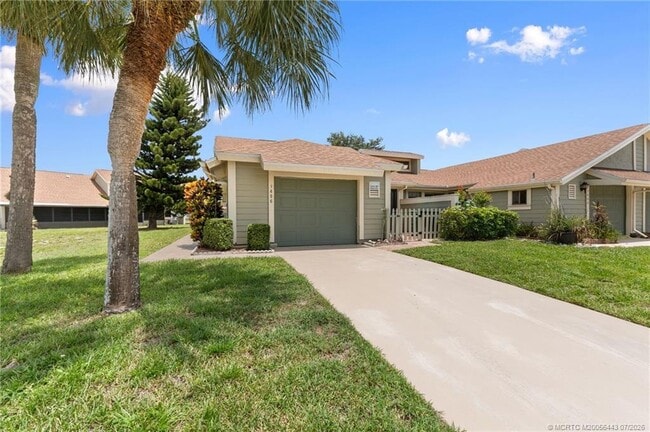 Photo - 1496 SE Colchester Cir