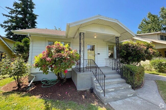 Building Photo - Charming Alameda Bungalow With Large Fence... Rental