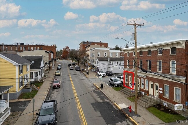 Photo - 25 College St