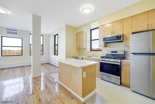 Photo - 520 Belleville Ave