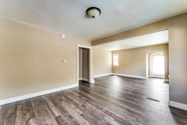 Photo - 628 N Broadview Ave