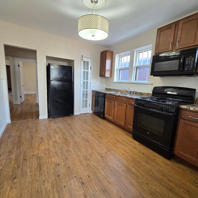 Photo - 5127 Goethe Ave