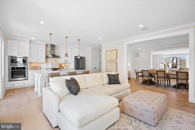 Photo - 3213 Foxhall Rd NW
