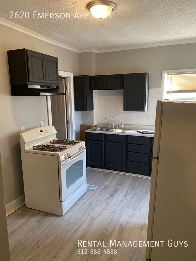 Photo - 2620 Emerson Ave N Unidad 1