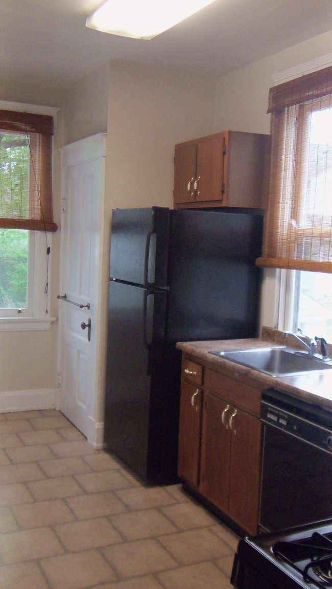 FROST FREE REFRIGERATOR - 1179 Herschel Ave Unit 1stfloor