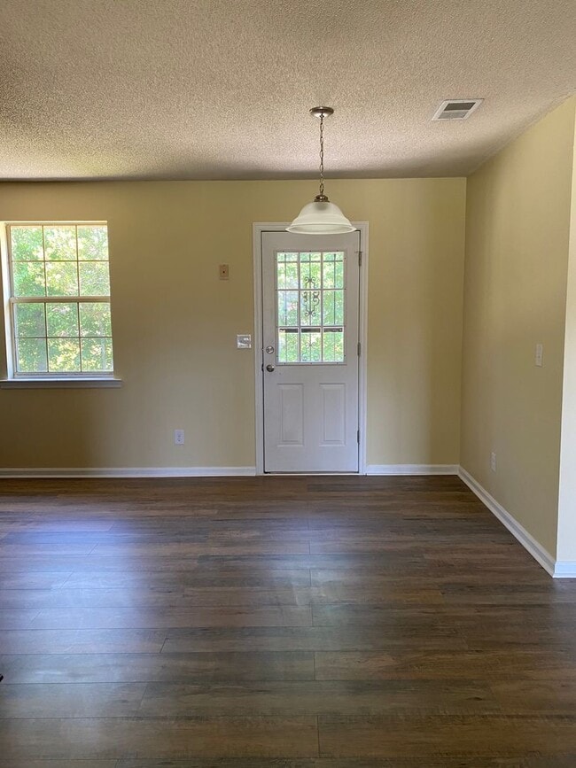 Photo - $500.O0 OFF MOVE IN SPECIAL!!