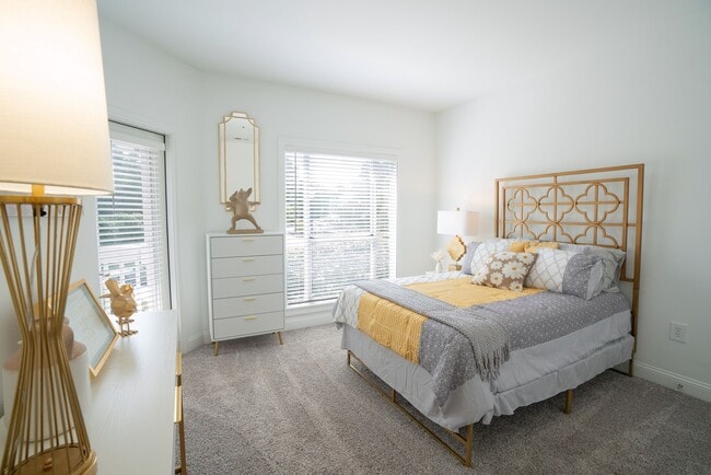 Photo - Charleston Court