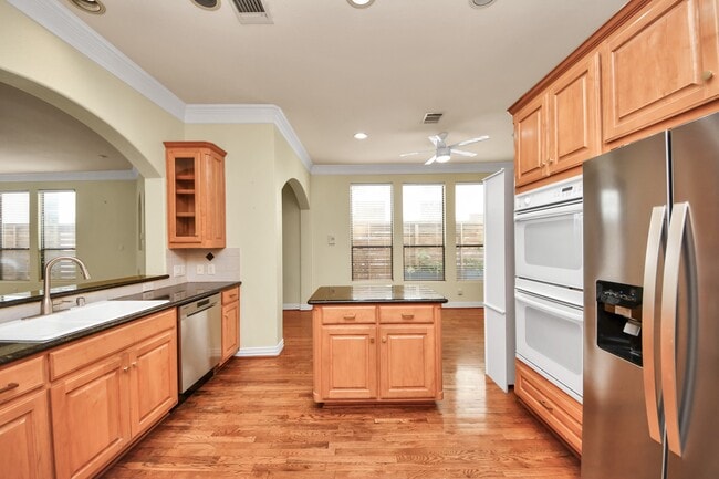 Photo - 605 W Polk St Unit B