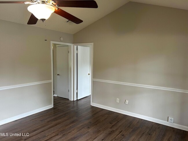 Photo - 6225 Sandhurst Rd