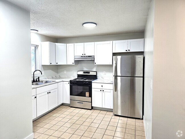 Building Photo - Newly Remodeled 2 Bedroom, 1 Bath — Pet Fr... Rental