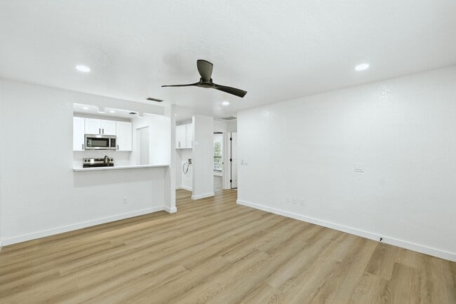 Photo - 840 NE 3rd St