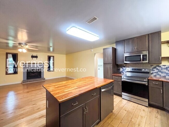 Photo - 2 Bed/1 Bath Home with Carport / Pet-Friendly / Available Now!