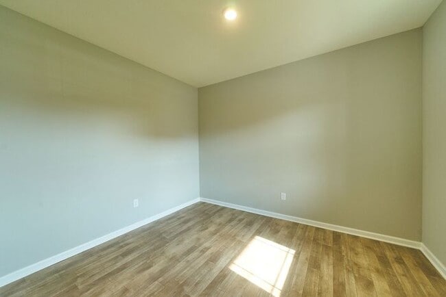 Photo - 4 Bedroom at Trotter's Landing in Camby With Pond View!