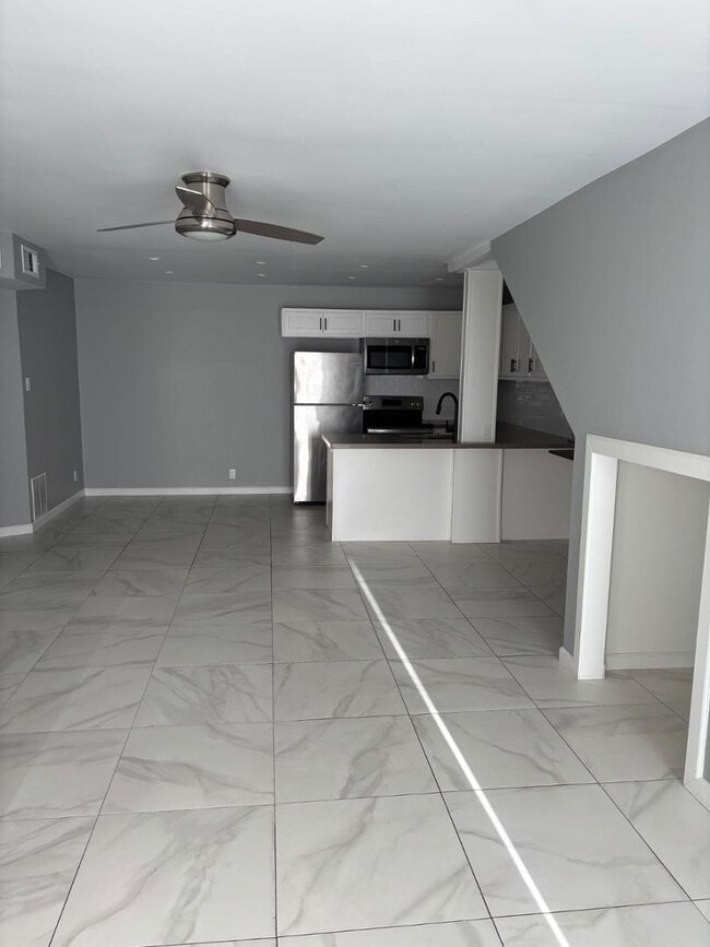 Photo - 1820 E Morten Ave Unit 123