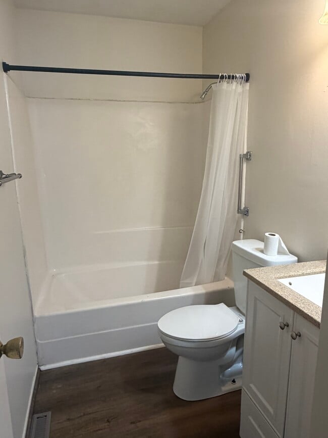 Photo - 2414 22nd St NE