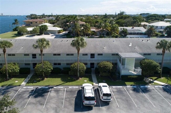 Photo - 68 Yacht Club Dr Unit 20