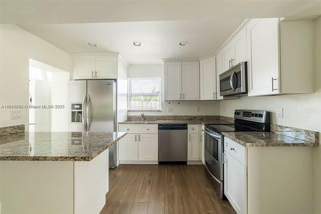 Photo - 2019 NE 17th Ct Apartment Unit 4