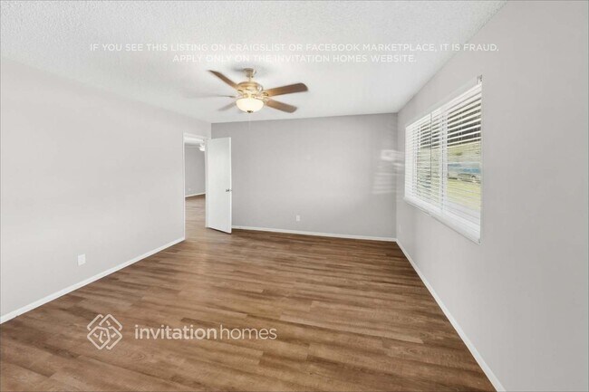 3321 W Laurel Ln