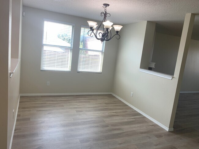 Photo - 714 Kinston Ct