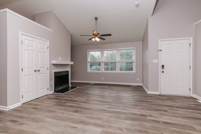 Photo - 429 Dickens Dr